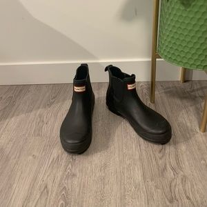 Hunter Chelsea Boots, black size 9. Barely worn, in new condition.